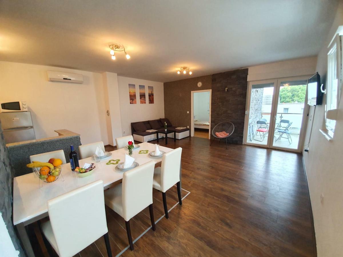 Lara Apartment